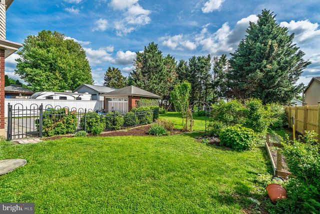 466 E MAIN ST, Leola, PA 17540