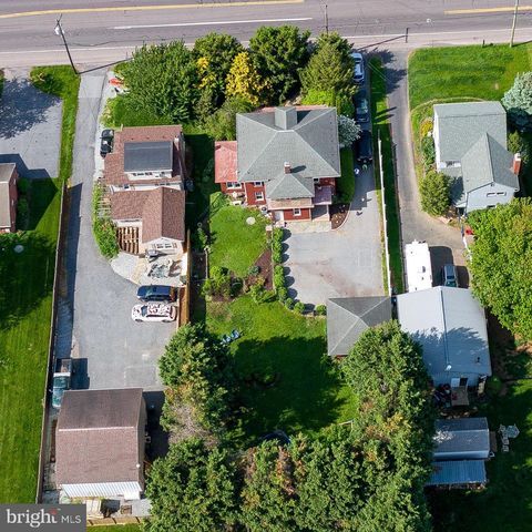 466 E MAIN ST, Leola, PA 17540