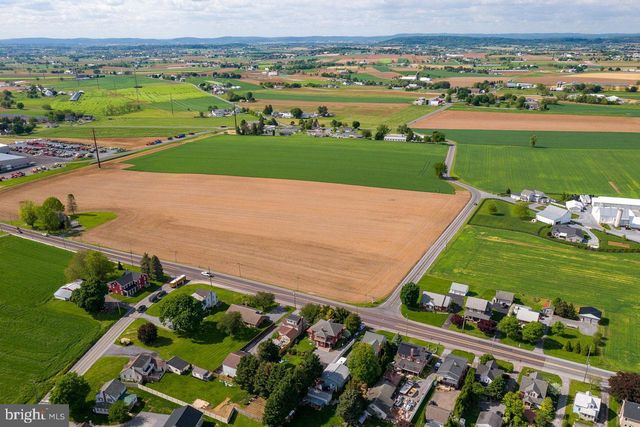 466 E MAIN ST, Leola, PA 17540