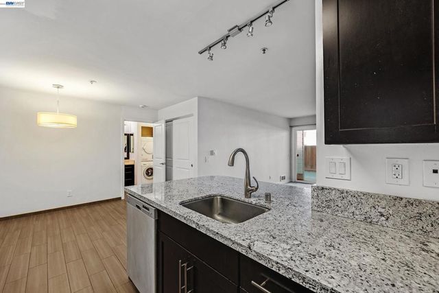 6400 Christie Ave 2106, Emeryville, CA 94608