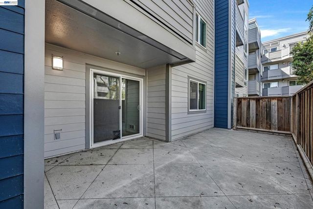 6400 Christie Ave 2106, Emeryville, CA 94608