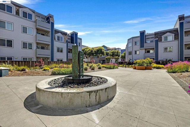 6400 Christie Ave 2106, Emeryville, CA 94608