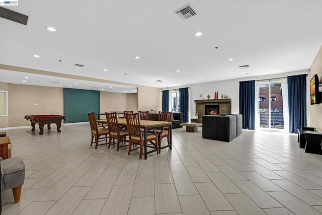 6400 Christie Ave 2106, Emeryville, CA 94608