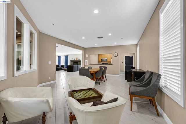 6400 Christie Ave 2106, Emeryville, CA 94608
