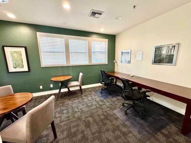 6400 Christie Ave 2106, Emeryville, CA 94608