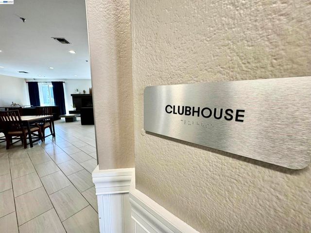 6400 Christie Ave 2106, Emeryville, CA 94608