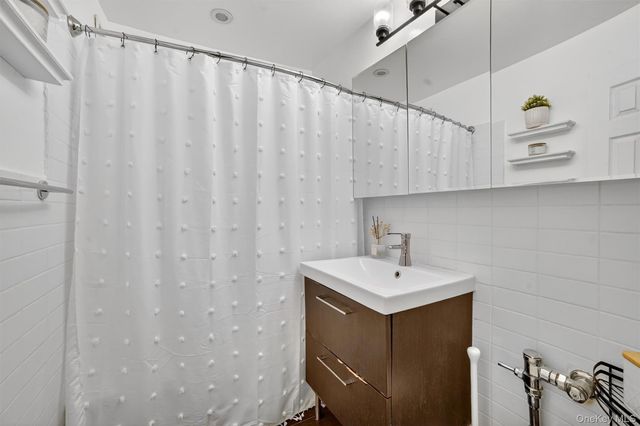 6495 Broadway 5R, Bronx, NY 10471