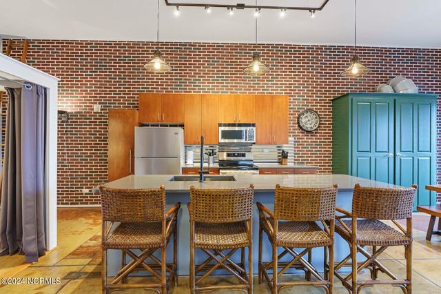 715 N 4th Street Apt 101, Wilmington, NC 28401