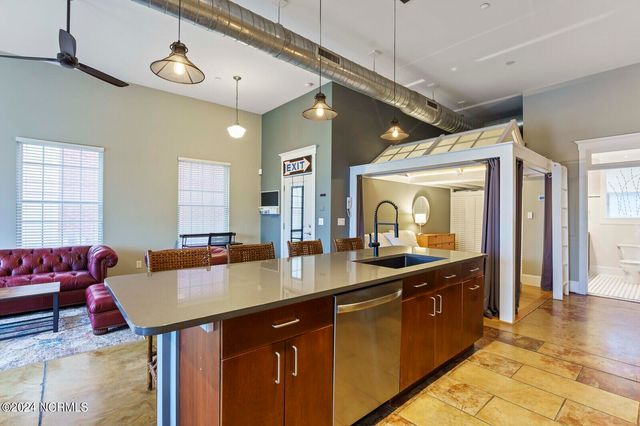 715 N 4th Street Apt 101, Wilmington, NC 28401