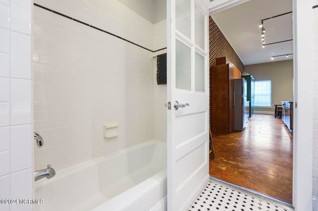 715 N 4th Street Apt 101, Wilmington, NC 28401