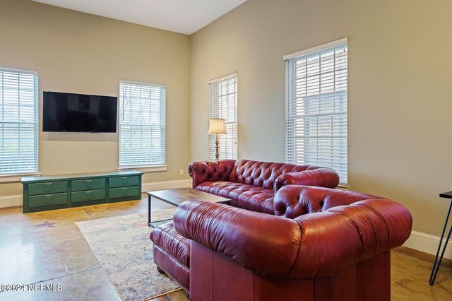 715 N 4th Street Apt 101, Wilmington, NC 28401