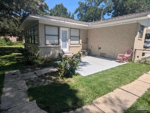426 Fairpoint Dr, Gulf Breeze, FL 32561