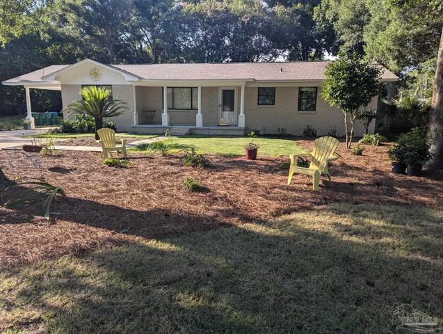 426 Fairpoint Dr, Gulf Breeze, FL 32561
