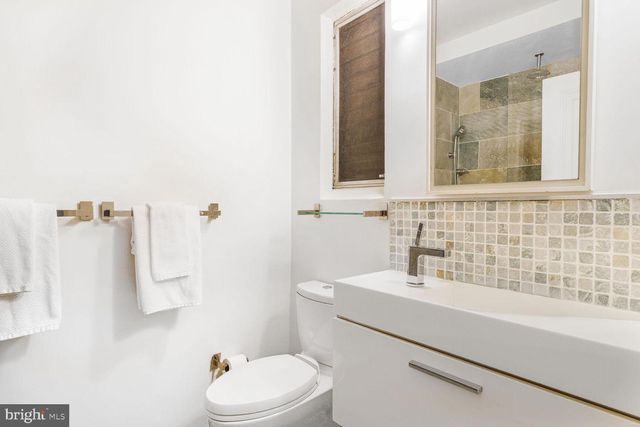 4000 CATHEDRAL AVE NW #105B, Washington, DC 20016