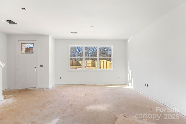 909 S Hoskins Road, Charlotte, NC 28208