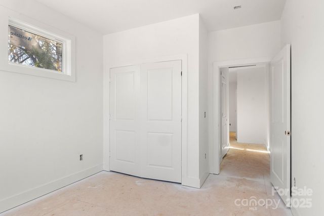 909 S Hoskins Road, Charlotte, NC 28208