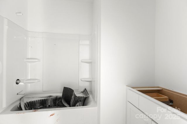 909 S Hoskins Road, Charlotte, NC 28208