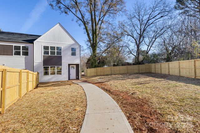 909 S Hoskins Road, Charlotte, NC 28208