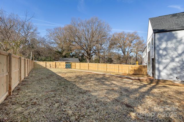 909 S Hoskins Road, Charlotte, NC 28208