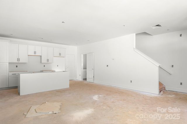 909 S Hoskins Road, Charlotte, NC 28208