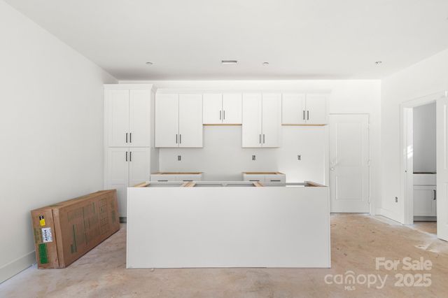 909 S Hoskins Road, Charlotte, NC 28208