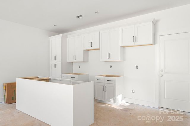 909 S Hoskins Road, Charlotte, NC 28208