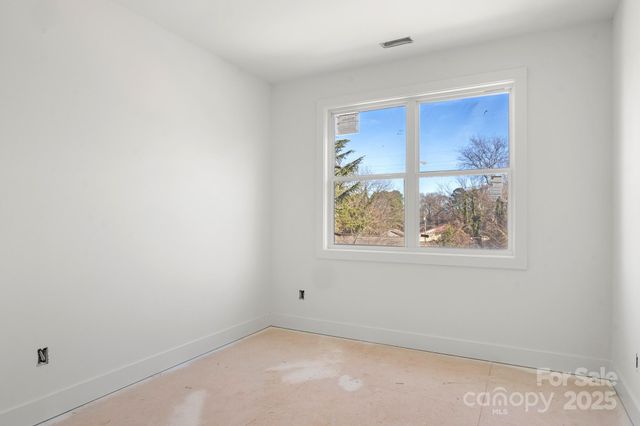 909 S Hoskins Road, Charlotte, NC 28208