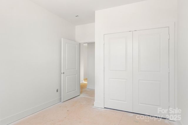 909 S Hoskins Road, Charlotte, NC 28208