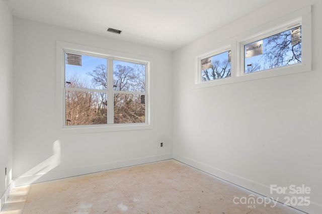 909 S Hoskins Road, Charlotte, NC 28208