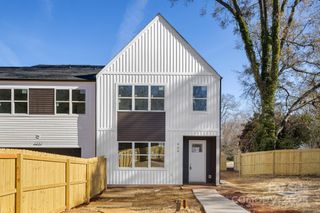 909 S Hoskins Road, Charlotte, NC 28208