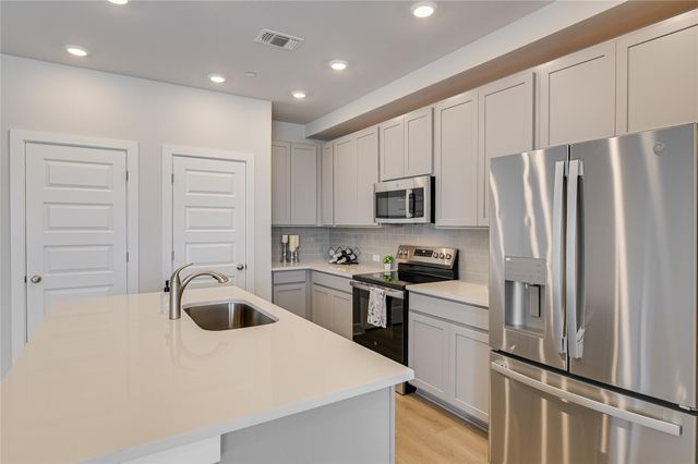 505 Emory Crossing BLVD, Hutto, TX 78634