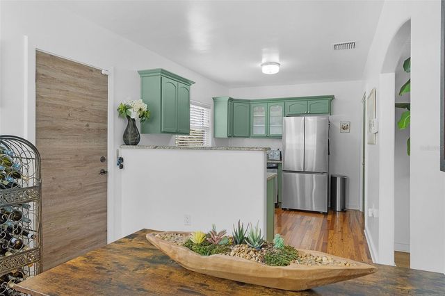 306 N CLAYTON STREET, Mount Dora, FL 32757