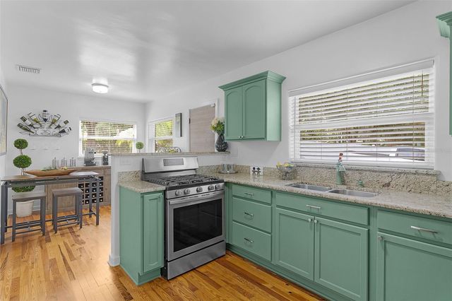 306 N CLAYTON STREET, Mount Dora, FL 32757