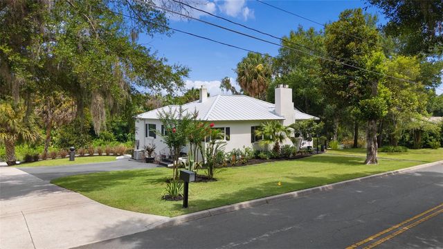 306 N CLAYTON STREET, Mount Dora, FL 32757