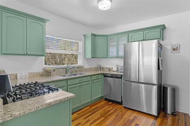 306 N CLAYTON STREET, Mount Dora, FL 32757