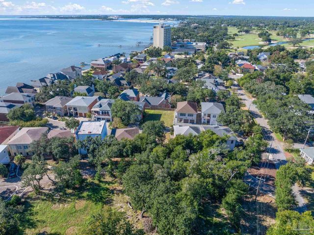 1514 White Caps Ln, Pensacola, FL 32507