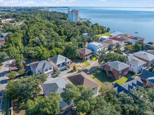 1514 White Caps Ln, Pensacola, FL 32507