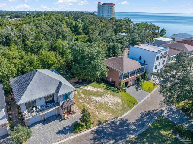 1514 White Caps Ln, Pensacola, FL 32507