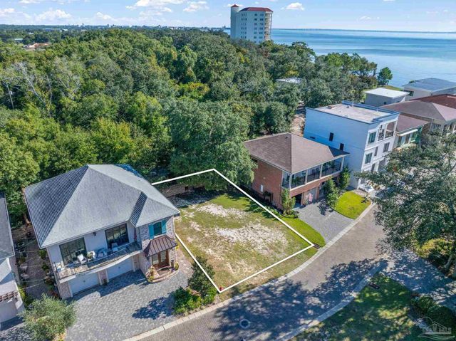 1514 White Caps Ln, Pensacola, FL 32507