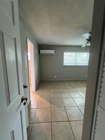 2016 NE 17th Court 4, Fort Lauderdale, FL 33305