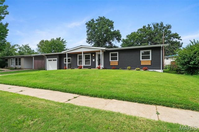 245 Humes Lane, Florissant, MO 63031