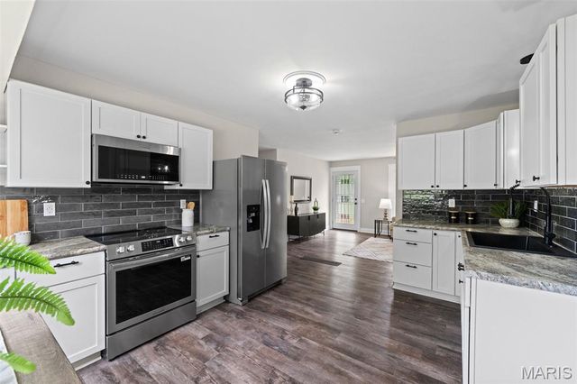 245 Humes Lane, Florissant, MO 63031