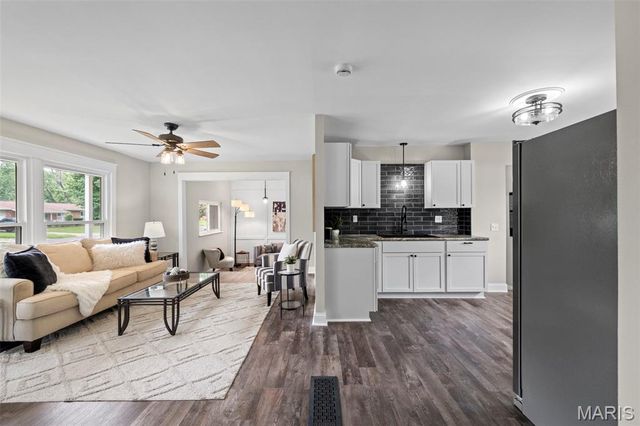 245 Humes Lane, Florissant, MO 63031