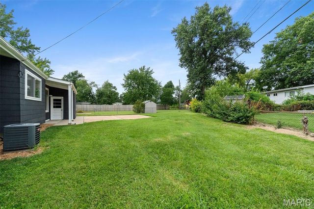 245 Humes Lane, Florissant, MO 63031
