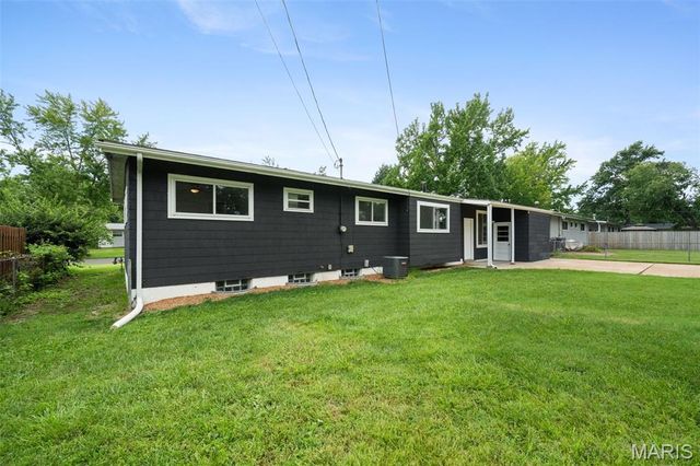 245 Humes Lane, Florissant, MO 63031