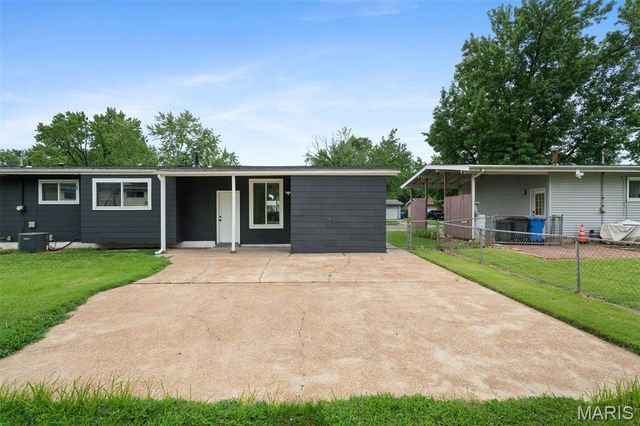 245 Humes Lane, Florissant, MO 63031