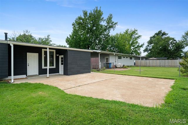 245 Humes Lane, Florissant, MO 63031
