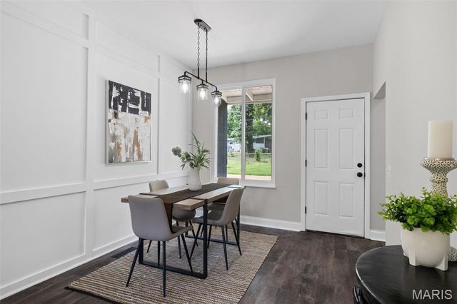 245 Humes Lane, Florissant, MO 63031