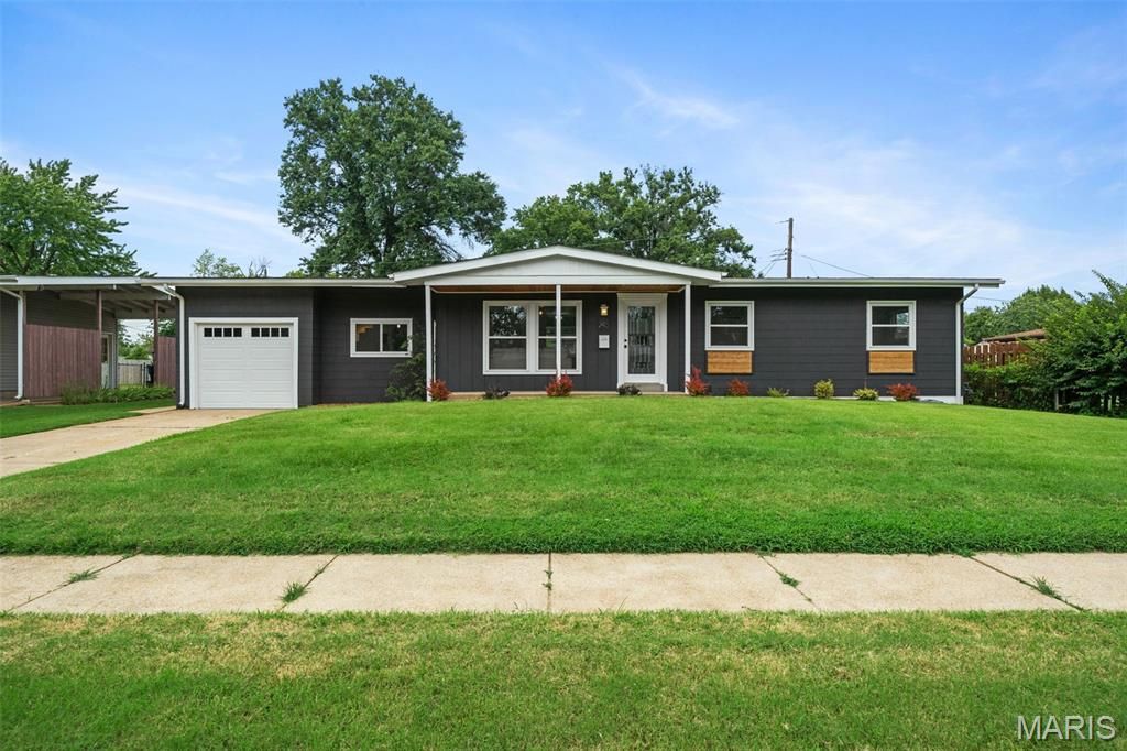 245 Humes Lane, Florissant, MO 63031