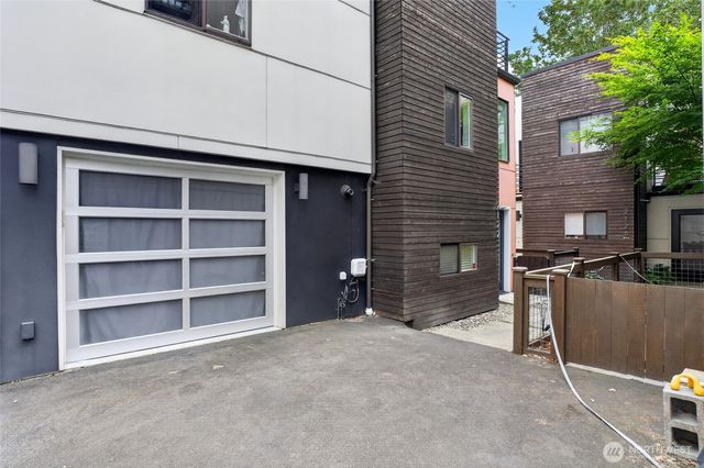 2122 NE 89th St, Seattle, WA 98115